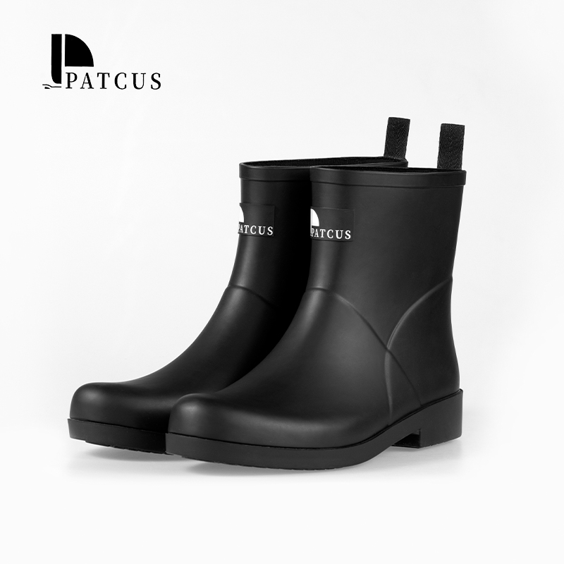 Waterproof Men’s Hiking Boots: Barrier Performance for Trekking Over Wet, Muddy Terrain image 1