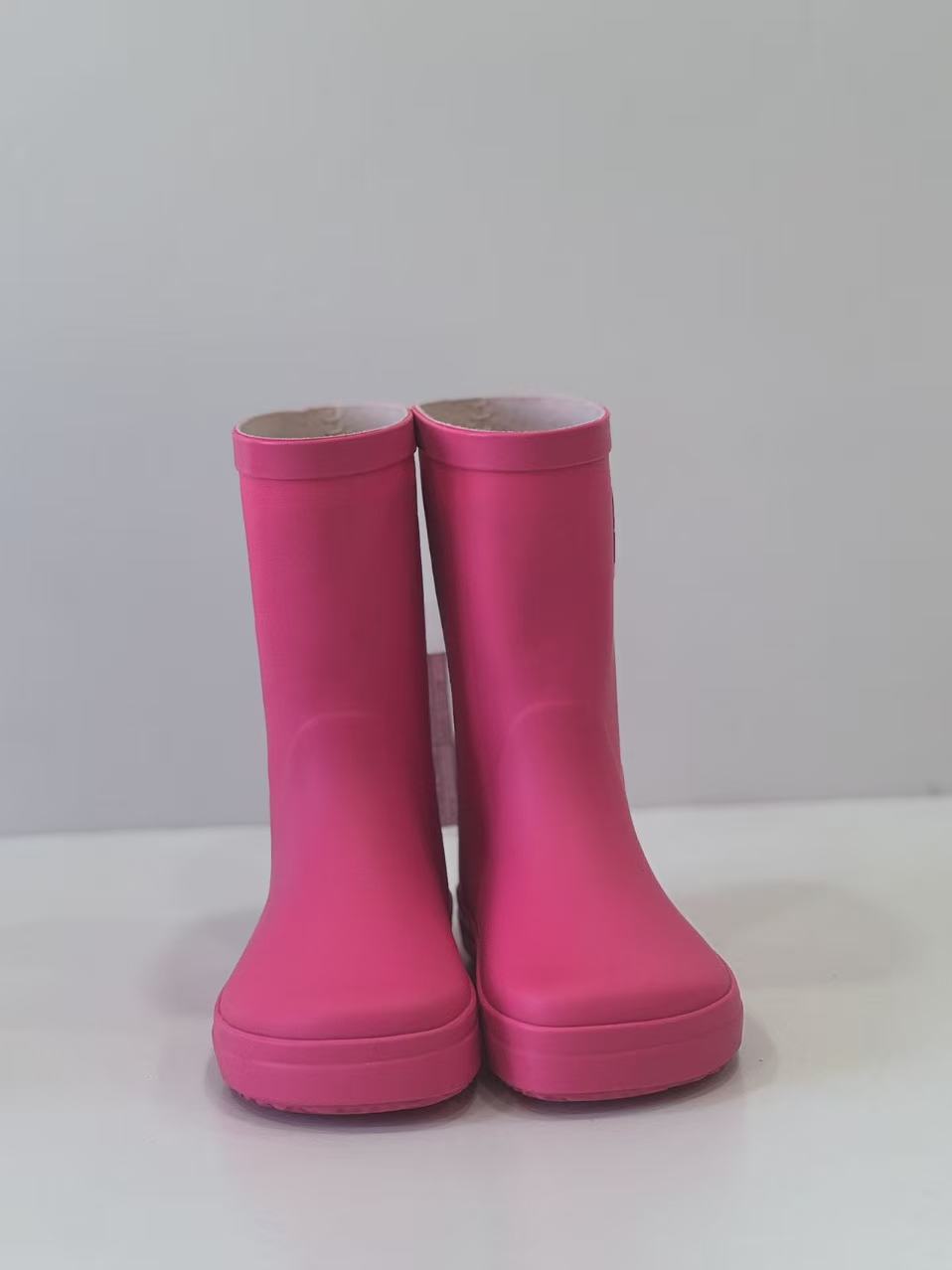 Vibrant Coloured Kids’ Latex Boots: A Complete Review of Functional Strengths & Material Limitations image 1