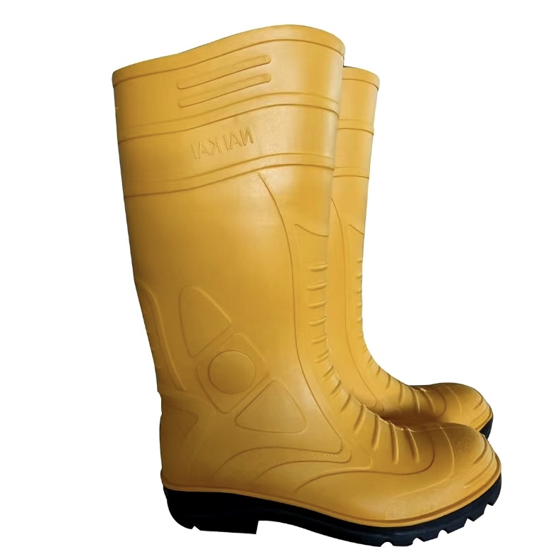 Yellow steel toe rubber work boot for industrial use