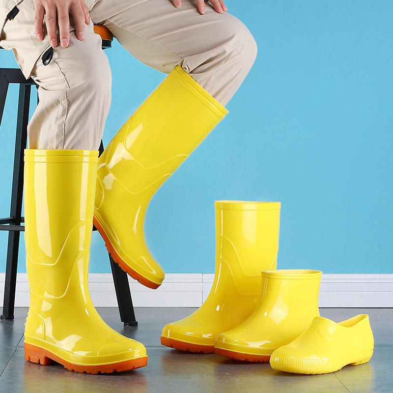 Mens wear-resistant insulated work boots suitable for long shifts in extreme cold